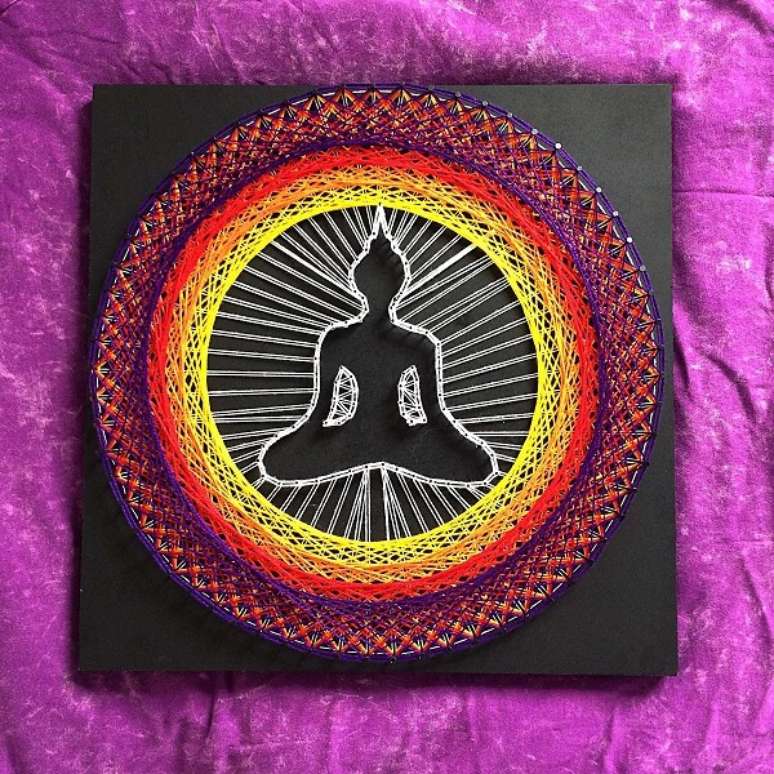 37. Buda e mandala fazem parte desse lindo quadro string art. Fonte: Pinterest