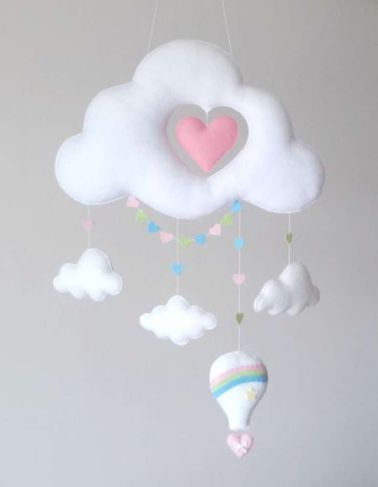 18. Mobile nuvem de feltro com coração – Via: Pinterest