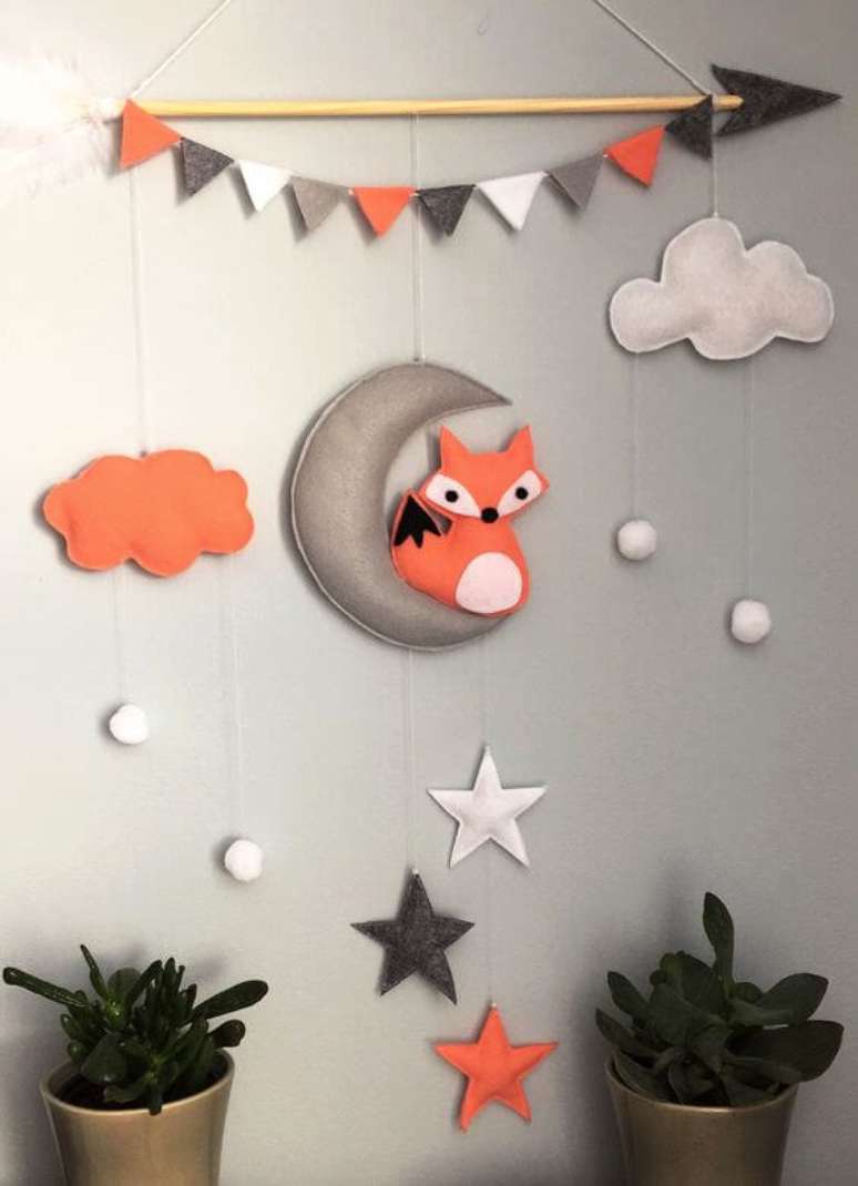 43. Decoração de quarto infantil com nuvem de feltro e estrelas – Via: Pinterest