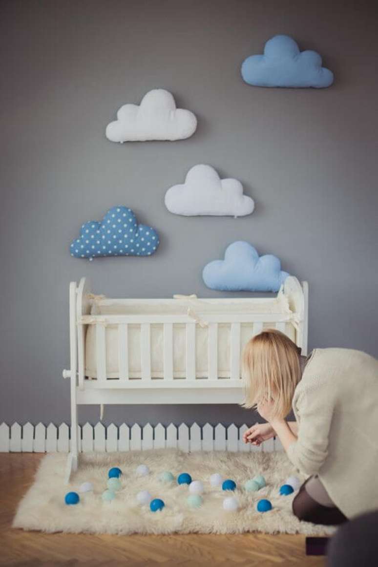 4. Decore o quarto de bebê com a nuvem de feltro – Via: Pinterest