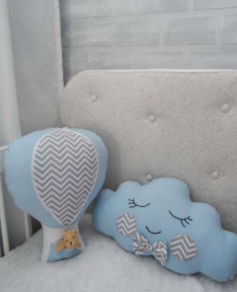 49. Nuvem de feltro para quarto de bebê bem decorado – Via: Pinterest