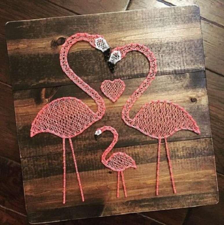 30. Os flamingos fazem muito sucesso na string art. Fonte: Pinterest
