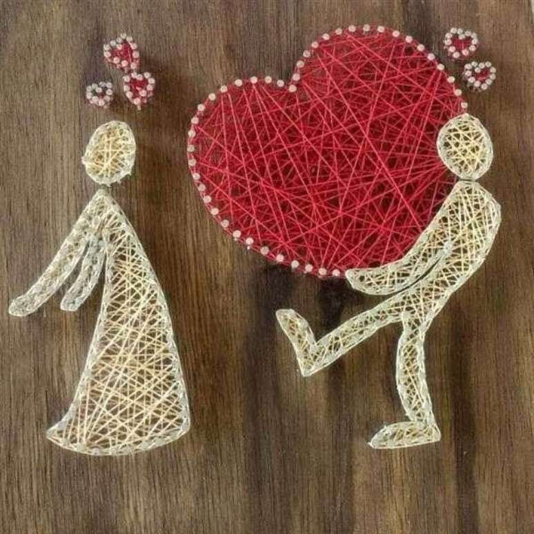 10. Presentei seu amor com um lindo quadro string art. Fonte: Pinterest
