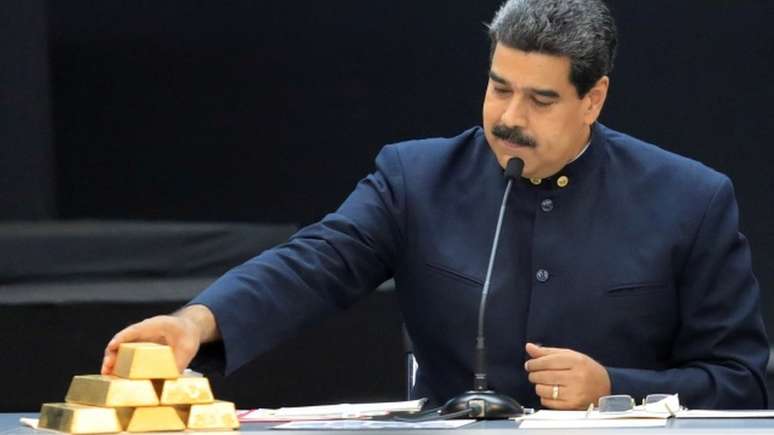 O governo de Nicolás Maduro deu prioridade ao ouro com a queda do petróleo