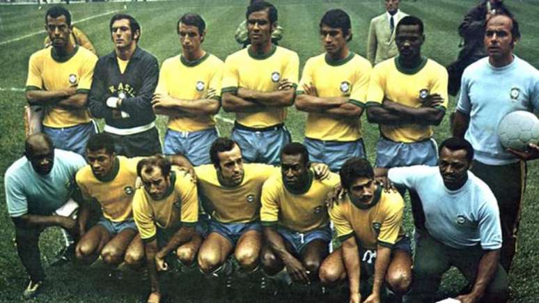 A formação: em pé: - Carlos Alberto, Félix, Brito, Piazza, Clodoaldo, Everaldo (e Admildo Chirol, preparador);Agachados - (Mário Américo, massagista) Jairzinho, Gérson, Tostão, Pelé e Rivelino (além de Nocaute Jack, massagista). Divulgação / Site Oficial CBF