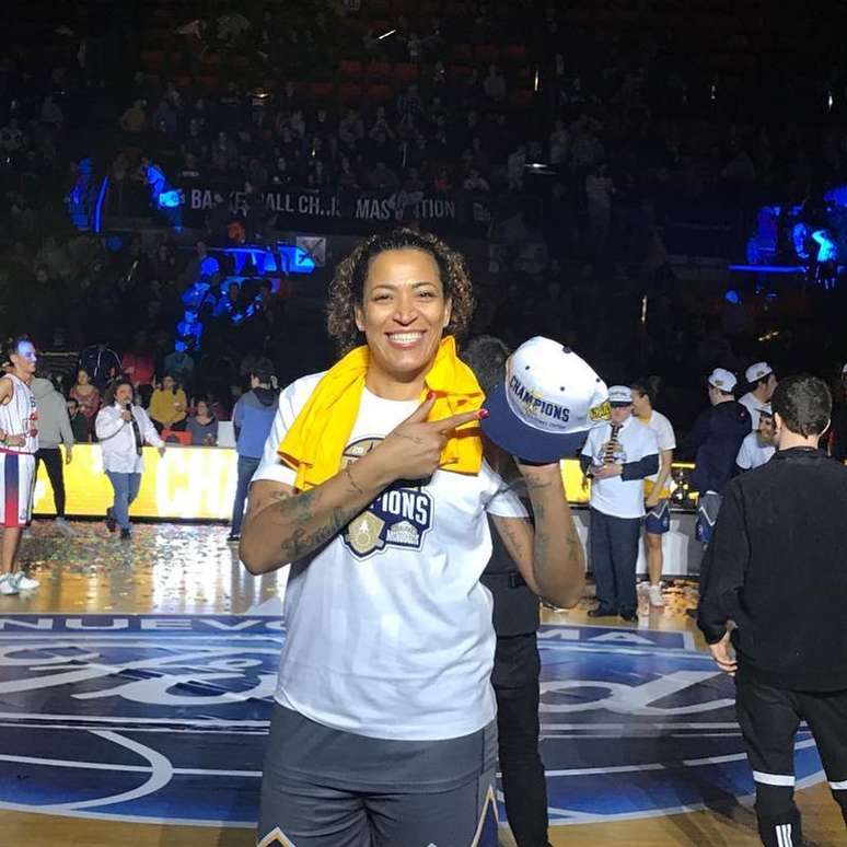 Érika de Souza é pivô da seleção brasileira de basquete e campeã da WNBA