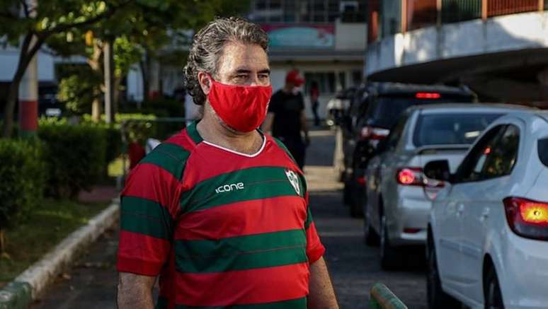 Antônio Carlos Castanheira acompanha drive-thru solidário da Portuguesa