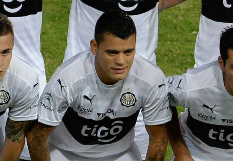 O meia Mendieta defendeu o Palmeiras entre 2013 e 2015 e esteve vinculado ao Olimpia até o ano passado (AFP)