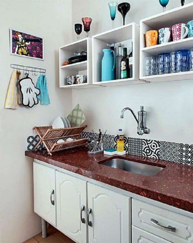19. Decora&ccedil;&atilde;o simples com faixa adesiva para cozinha &ndash; Foto: Simples Decora&ccedil;&atilde;o