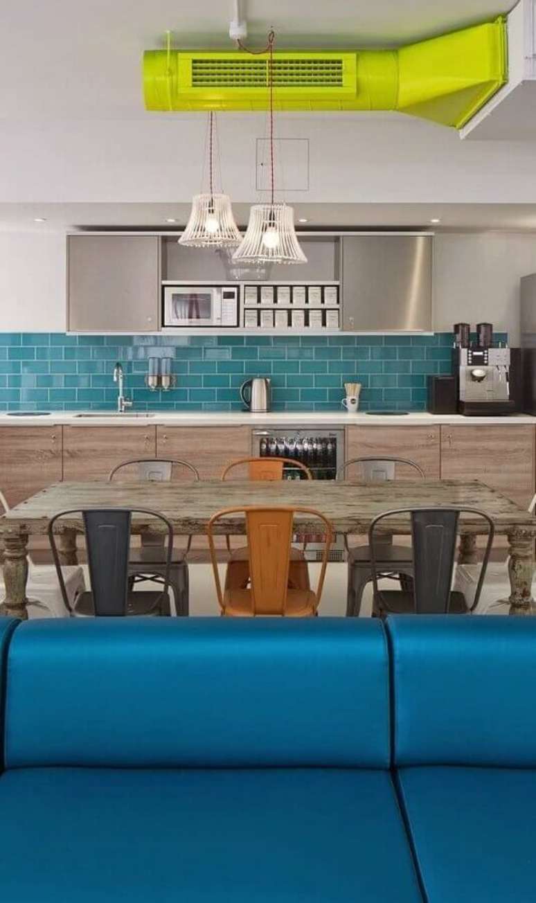 24. Decoração com faixa de azulejo para cozinha – Foto: Archilovers