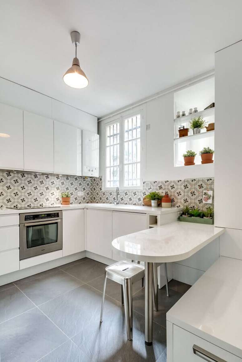 28. A faixa decorativa para cozinha leva mais personalidade para a decora&ccedil;&atilde;o do ambiente &ndash; Foto: Houzz
