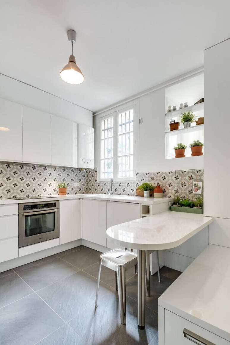 28. A faixa decorativa para cozinha leva mais personalidade para a decoração do ambiente – Foto: Houzz