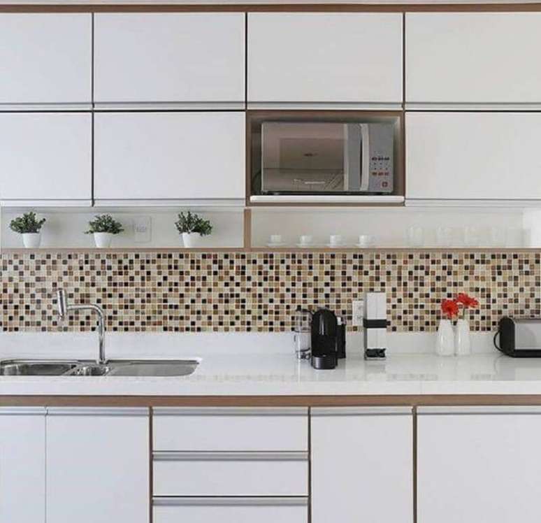 4. Pastilhas s&atilde;o muito usadas como faixa decorativa para cozinha &ndash; Foto: Archilovers