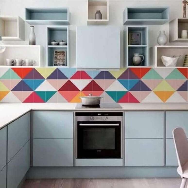 47. A faixa decorativa para cozinha garantiu uma decora&ccedil;&atilde;o muito mais alegre &ndash; Foto: Pinterest
