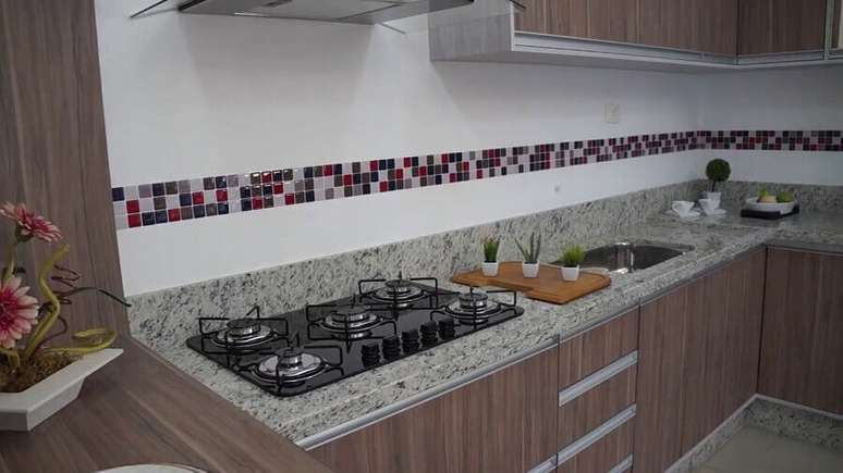 53. Pastilhas para faixa decorativa para cozinha planejada &ndash; Foto: Eduardo Cavalcanti Castro