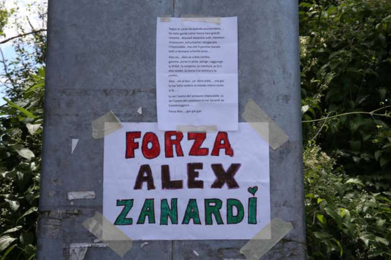 Cartaz em apoio a Alessandro Zanardi em Pienza, na Itália