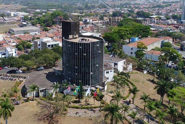Prefeitura de Mogi Guaçu optou por fechar o comércio, após aumento no número de casos da covid-19.