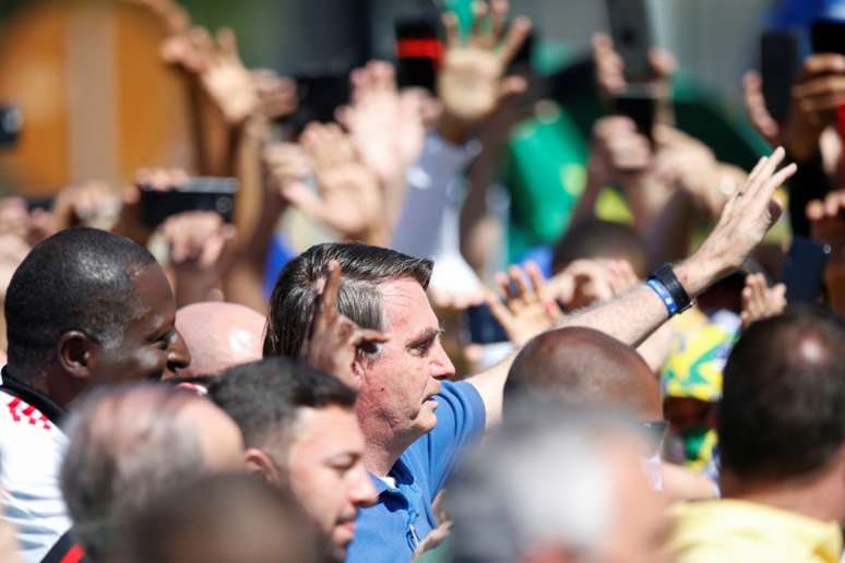 Presidente Jair  Bolsonaro em meio a apoiadores durante manifestação em Brasília
31/05/2020 REUTERS/Ueslei Marcelino