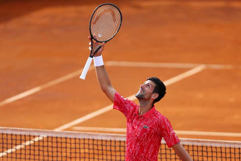 Novak Djokovic comemora vitória sobre croata Nino Serdarusic no torneio Adria Tour
21/06/2020
REUTERS/Antonio Bronic/