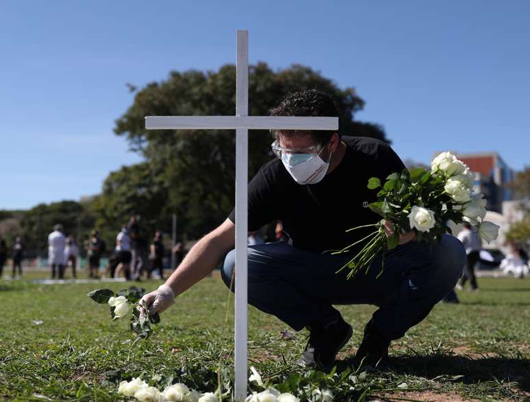 Homenagem a profissionais de saúde que morreram de Covid-19 em São Paulo
20/06/2020
REUTERS/Amanda Perobelli