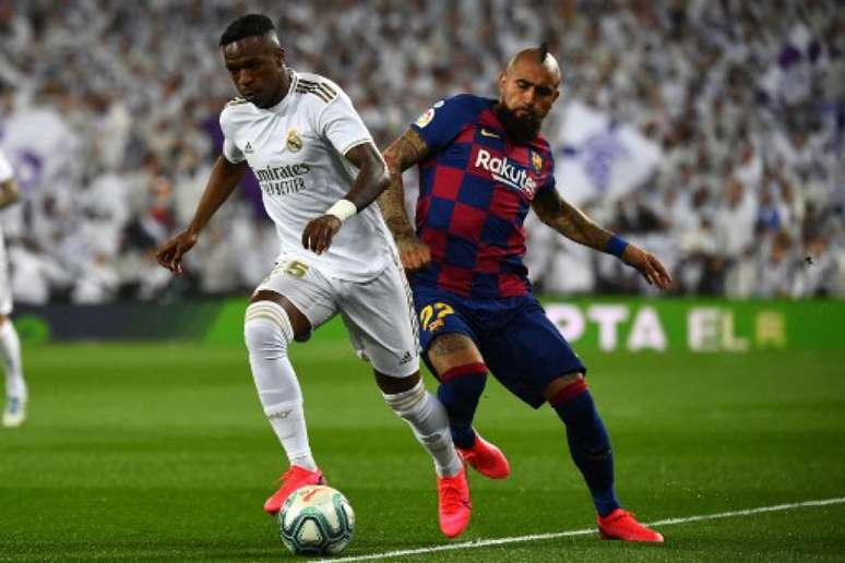 Real Madrid e Barcelona estão na disputa pelo título do Campeonato Espanhol (Foto: GABRIEL BOUYS / AFP)