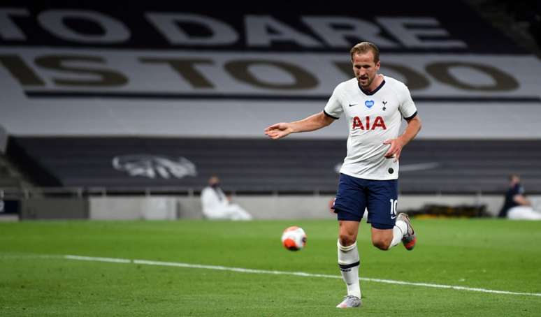 Harry Kane chegou ao décimo oitavo gol na temporada pelo Tottenham (Foto: NEIL HALL / AFP)