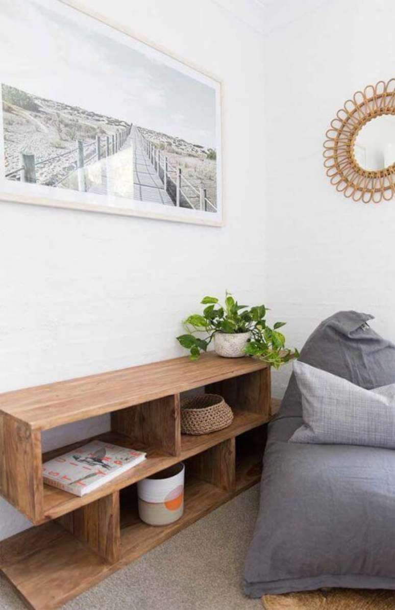 39. Aparador de sala de estar decorado com planta jiboia &ndash; Via: Pinterest