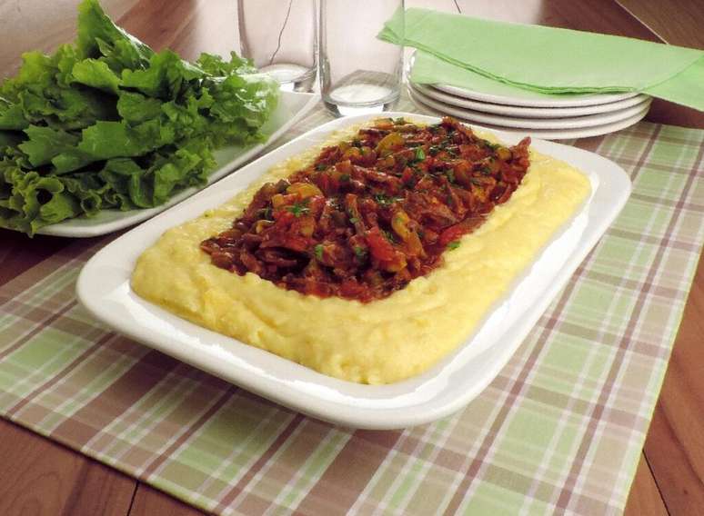 Guia da Cozinha - 11 receitas com carne desfiada que rendem pratos incríveis