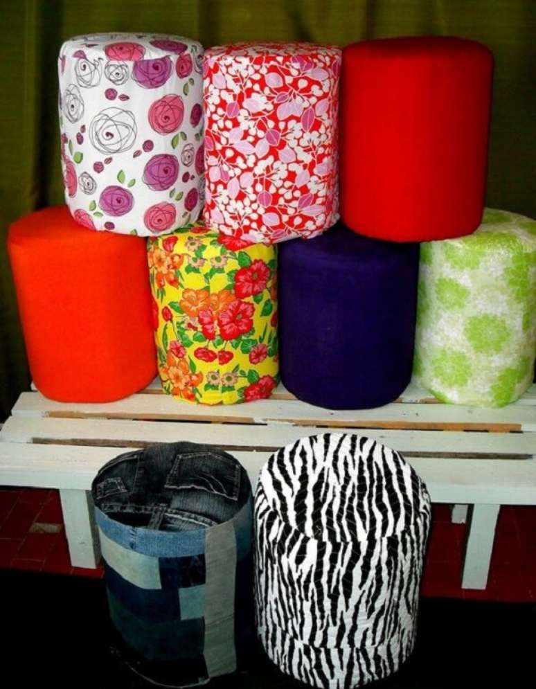 20. Puff de garrafa pet redondo feito com diferentes estampas. Fonte: Pinterest