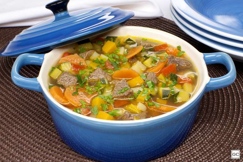 Guia da Cozinha - 9 Receitas de sopa de carne e legumes para aquecer seu dia