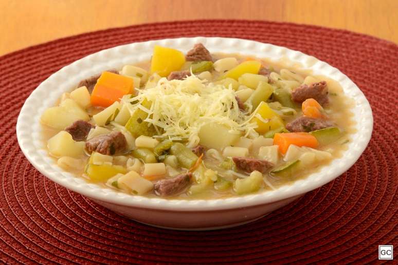 Guia da Cozinha - 9 Receitas de sopa de carne e legumes para aquecer seu dia