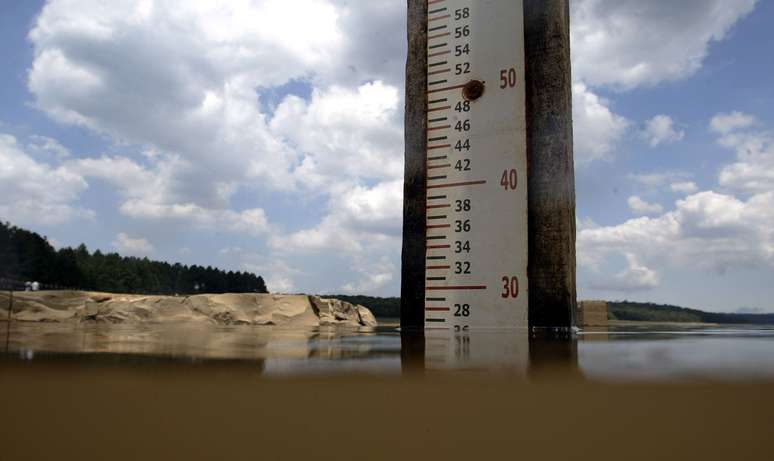 Represa Pedro Beicht, em Cotia (SP) 
24/10/2003
REUTERS/Paulo Whitaker