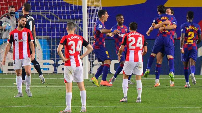 Rakitic celebra o gol que garantiu a sofrida vitória do Barcelona sobre o Bilbao, que valeu a ponta provisória (AFP)