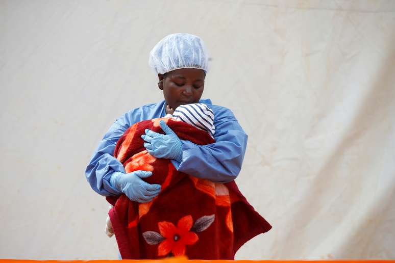Sobrevivente ao Ebola ajuda a cuidar de bebês portadores do vírus no Congo
25/03/2019
REUTERS/Baz Ratner/