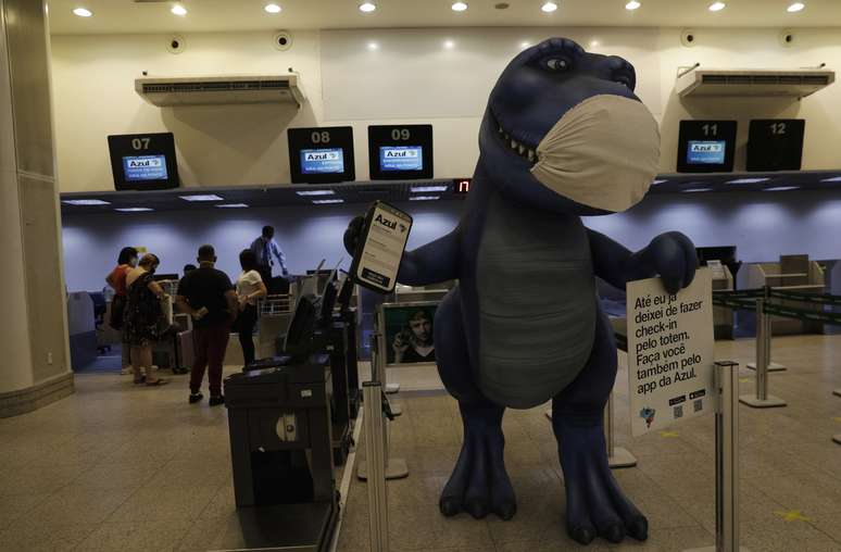 Check-in da Azul no aeroporto Santos Dumont, RJ
REUTERS/Ricardo Moraes