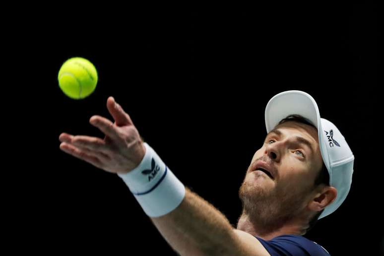 Tenista brit&acirc;nico Andy Murray se prepara para saque durante final da Copa Davis
20/11/2019
REUTERS/Susana Vera