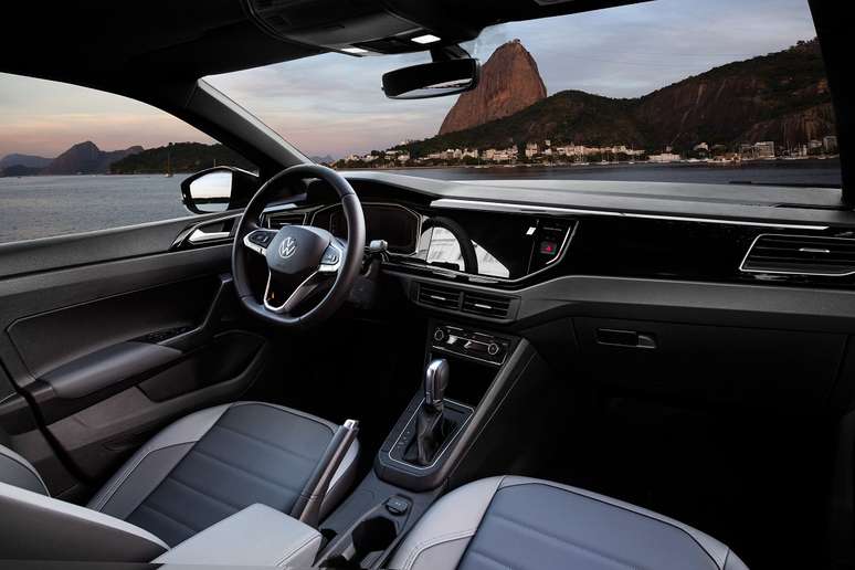 Nivus tem painel digital, multim&iacute;dia muito acima de m&eacute;dia e volante multifuncional.