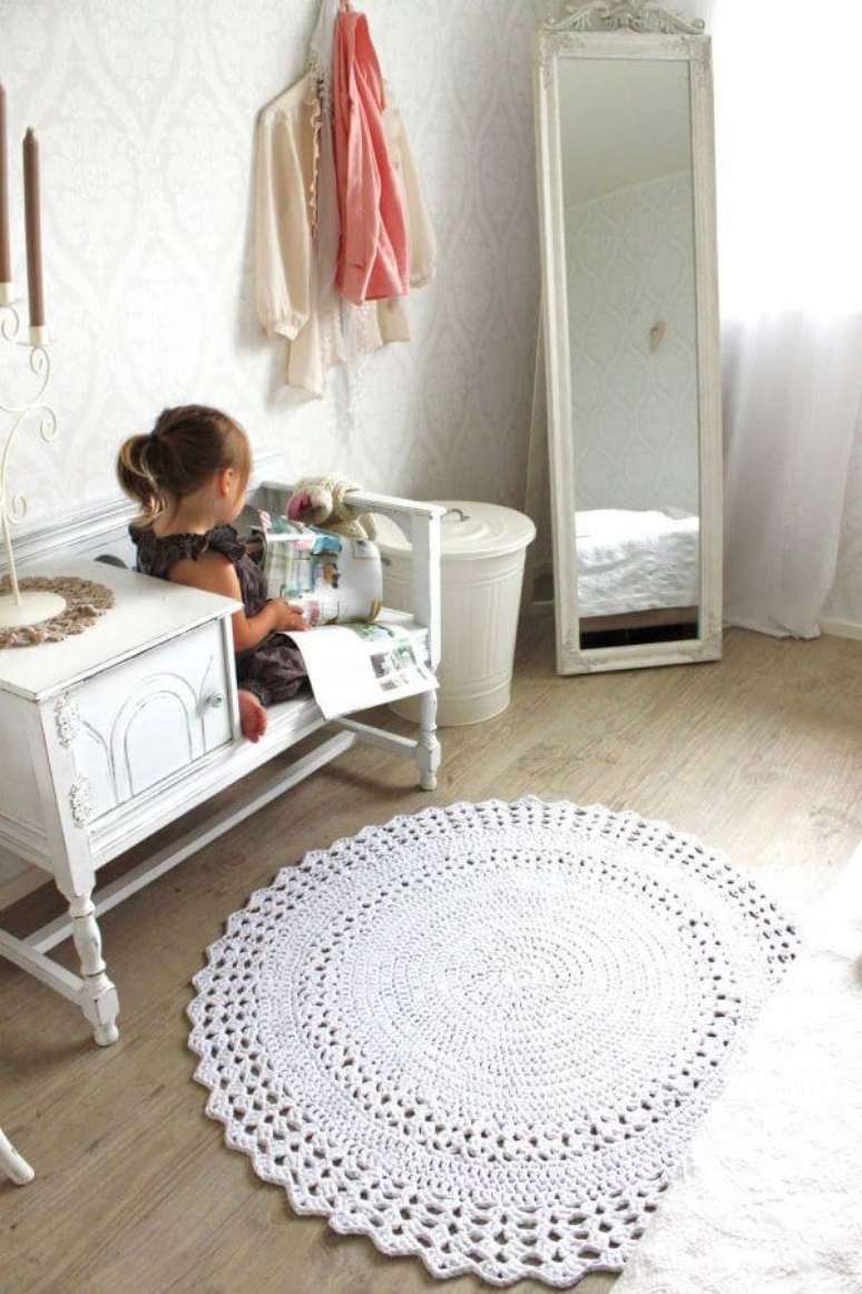 2. Quarto infantil com tapete artesanal de crochê – Via: Pinterest
