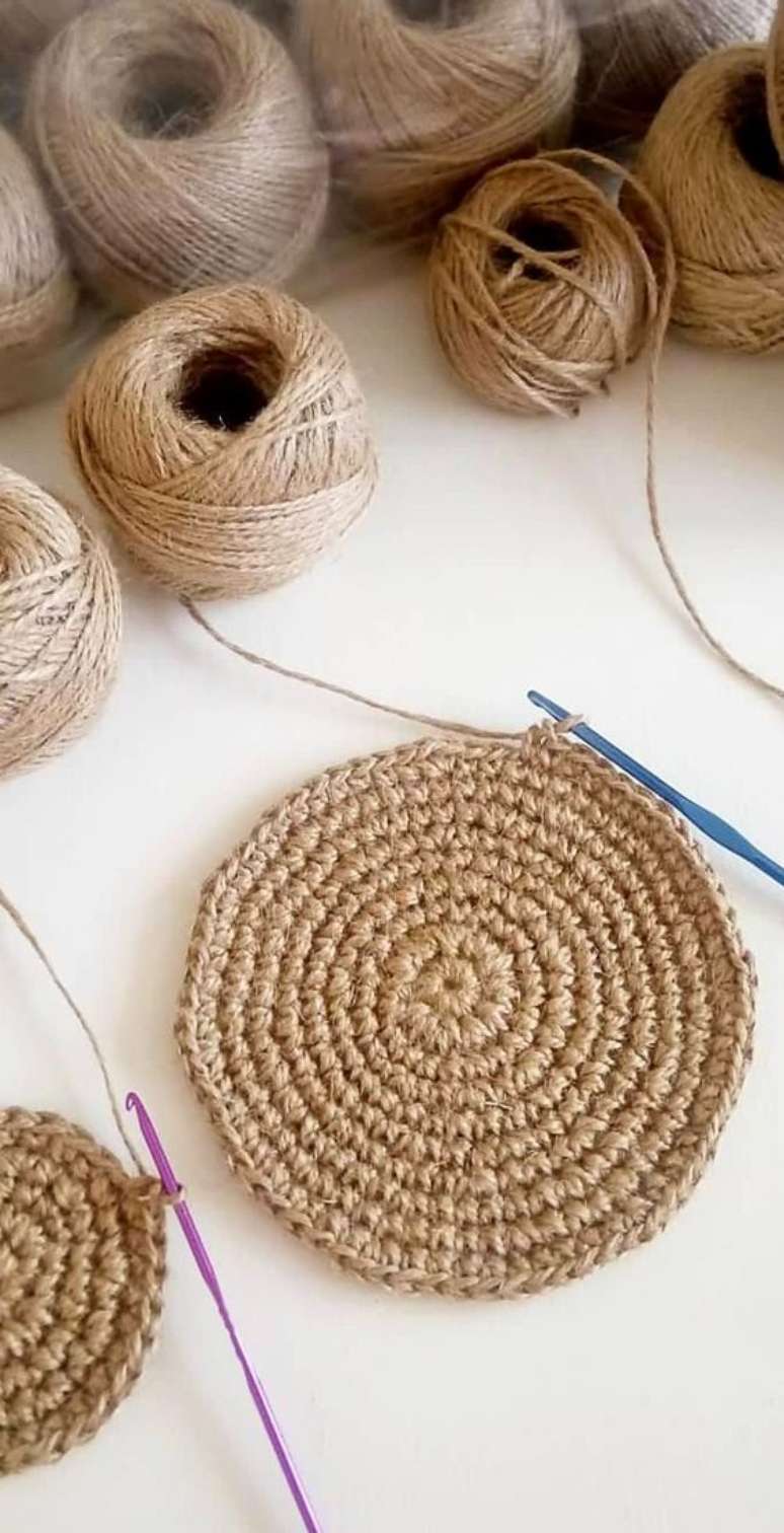 45. Faça um tapete artesanal de crochê para sua casa – Via: Pinterest