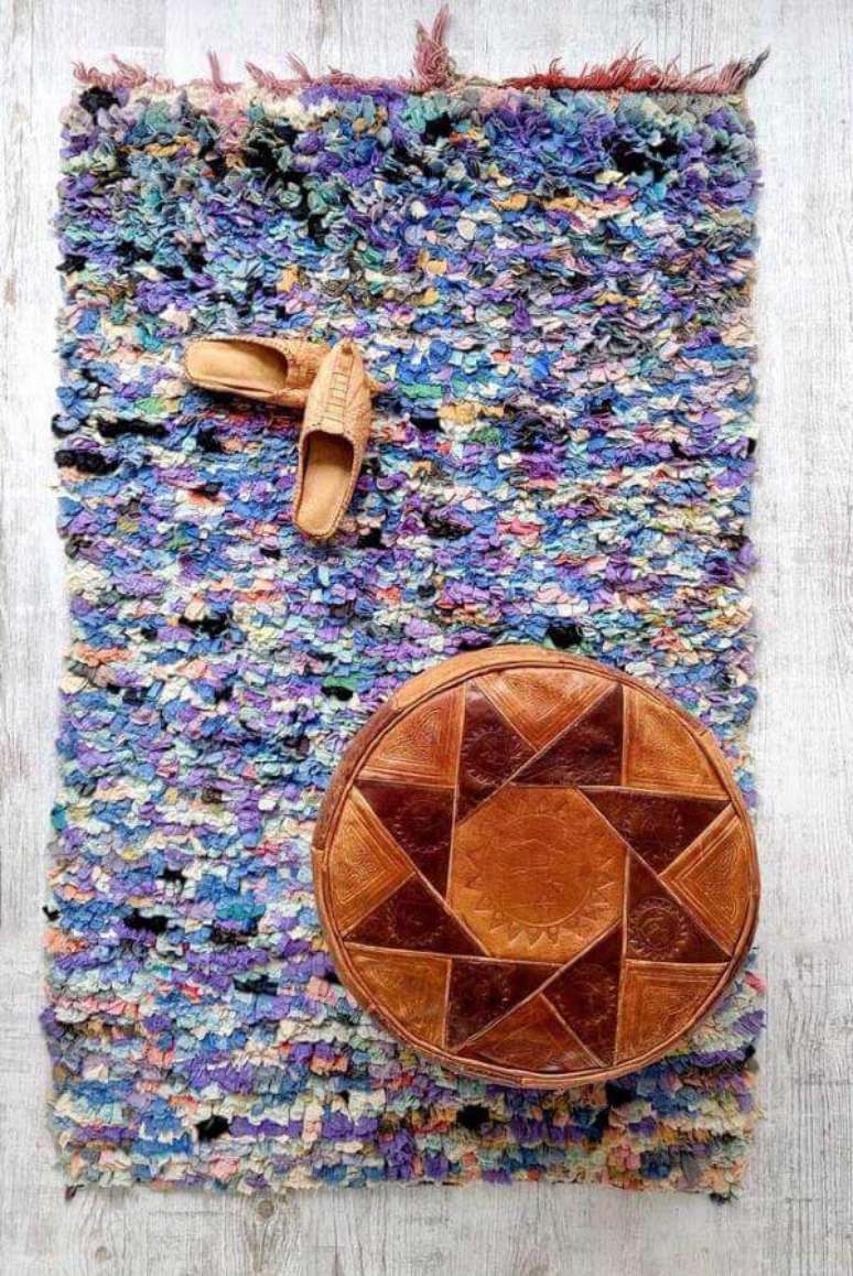 4. Faça lindos tapetes artesanais com tecido – Via: Pinterest