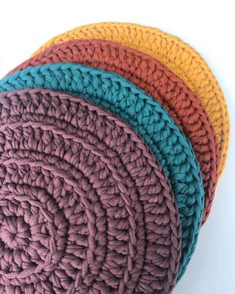 22. Tapete artesanal de crochê colorido – Via: Pinterest