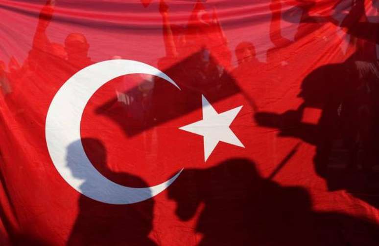 Golpe de 2016 serviu para Erdogan fazer expurgo entre militares e servidores públicos