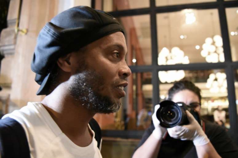Ronaldinho Gaúcho segue em prisão domiciliar em Assunção, no Hotel Palmaroga, no Paraguai, em virtude da utilização de passaporte falso (AFP)
