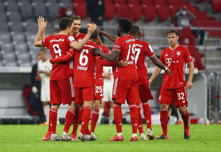 Bayern de Munique se despede da Bundesliga com uma campanha repleta de recordes e grandes atuações (Foto: KAI PFAFFENBACH / AFP)