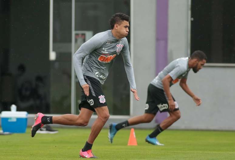 Cantillo e Everaldo durante atividade do Corinthians nesta sexta-feira, no CT (Foto: Rodrigo Coca/Ag. Corinthians)