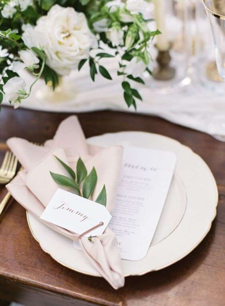 18. Aprenda como dobrar guardanapo de tecido para jantar romântico – via: Pinterest