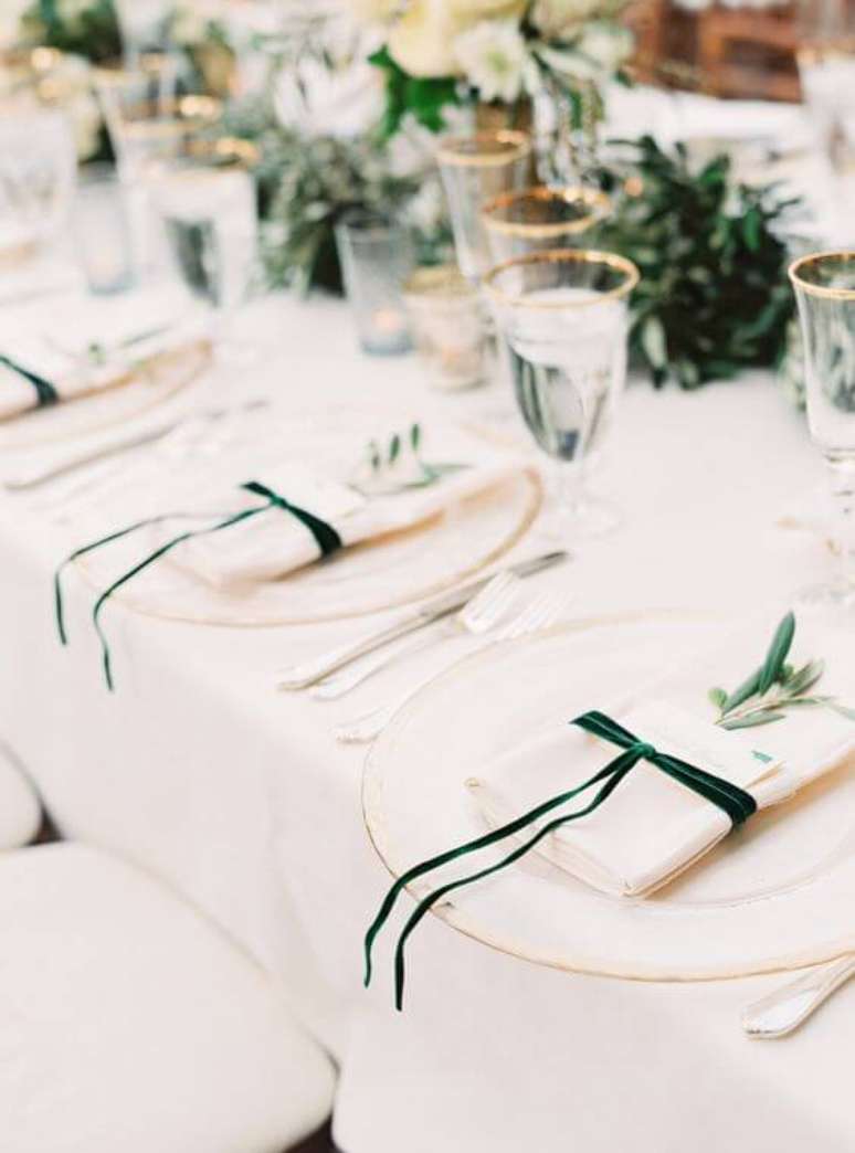 27. Aprenda a montar lindas mesas de jantar e como dobrar guardanapo – Via: Pinterest