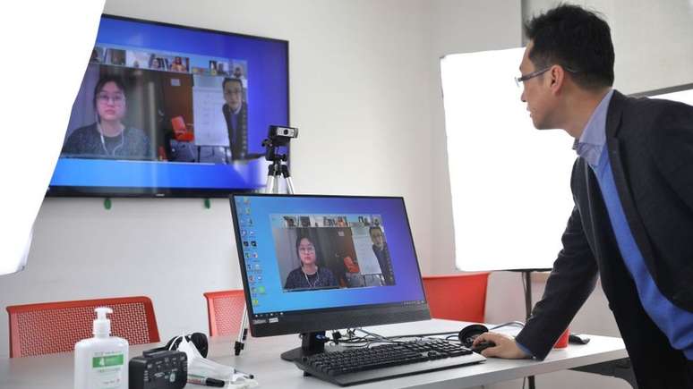 As empresas que prestam servi&ccedil;os de teleconfer&ecirc;ncia, sa&uacute;de e educa&ccedil;&atilde;o online foram beneficiadas