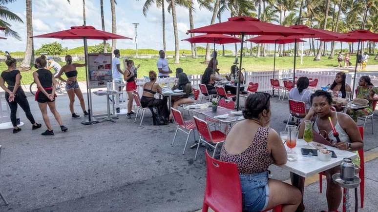 Restaurantes na Flórida reabriram em maio
