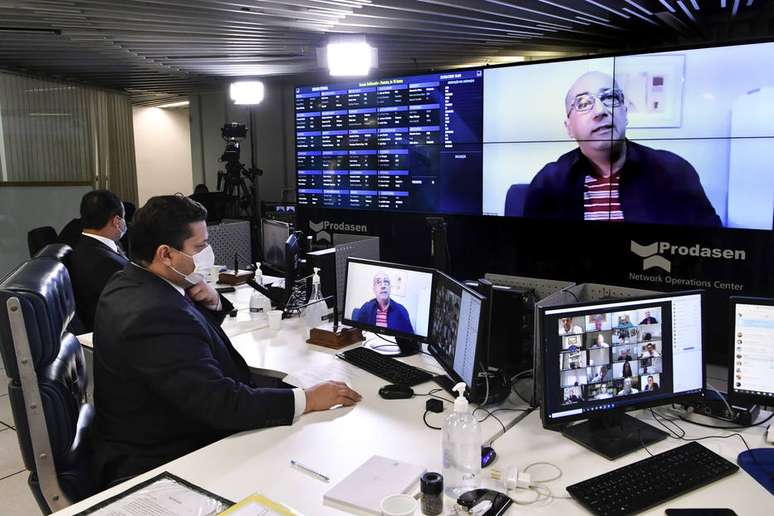 Senadores participam de reunião virtual para votar PL das fake news; governo tenta evitar derrotas na Casa